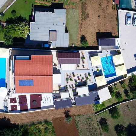 Apartments Julijana 2 プリヴラカ エクステリア 写真