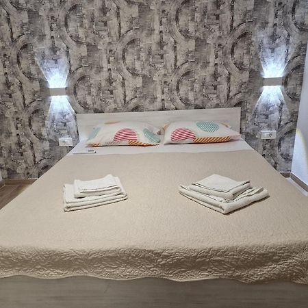 Apartments Julijana 2 プリヴラカ エクステリア 写真