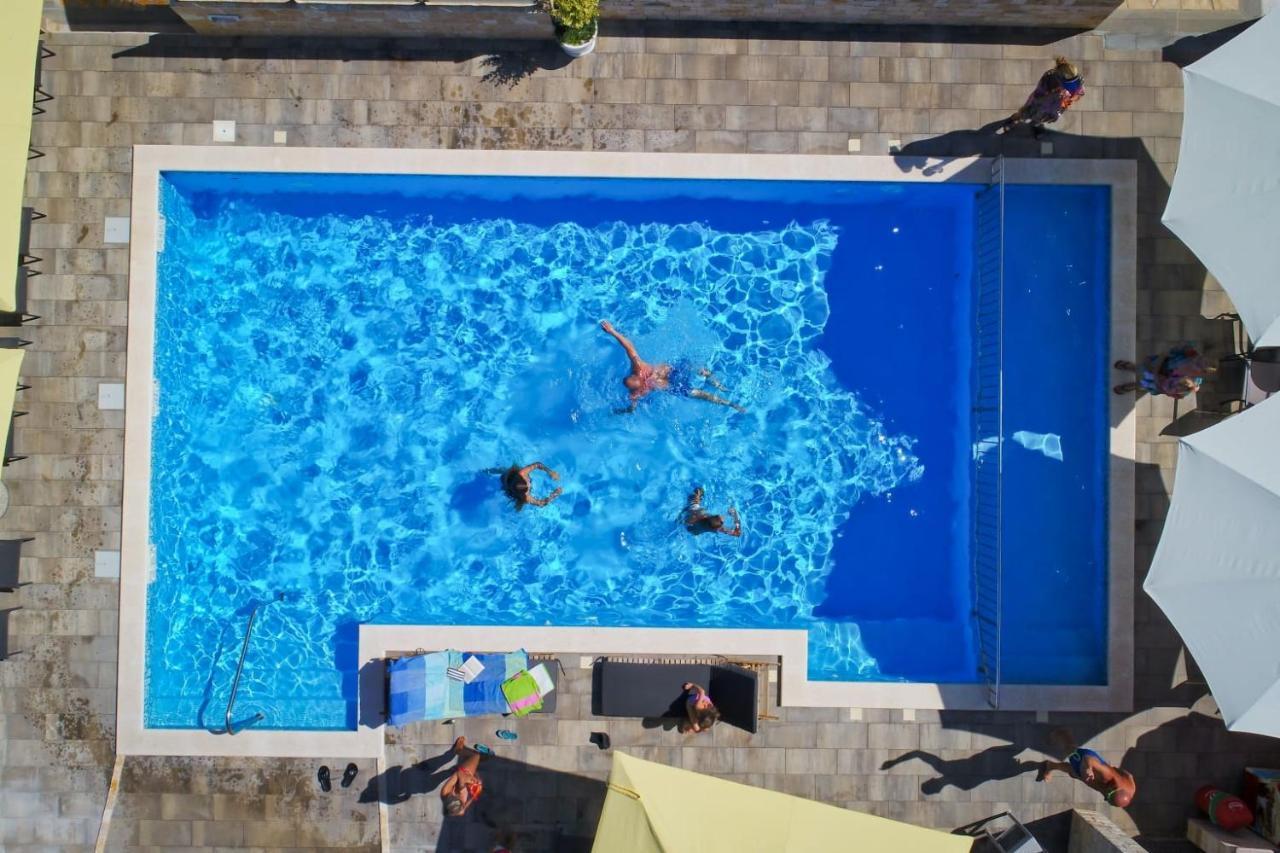 Apartments Julijana 2 プリヴラカ エクステリア 写真