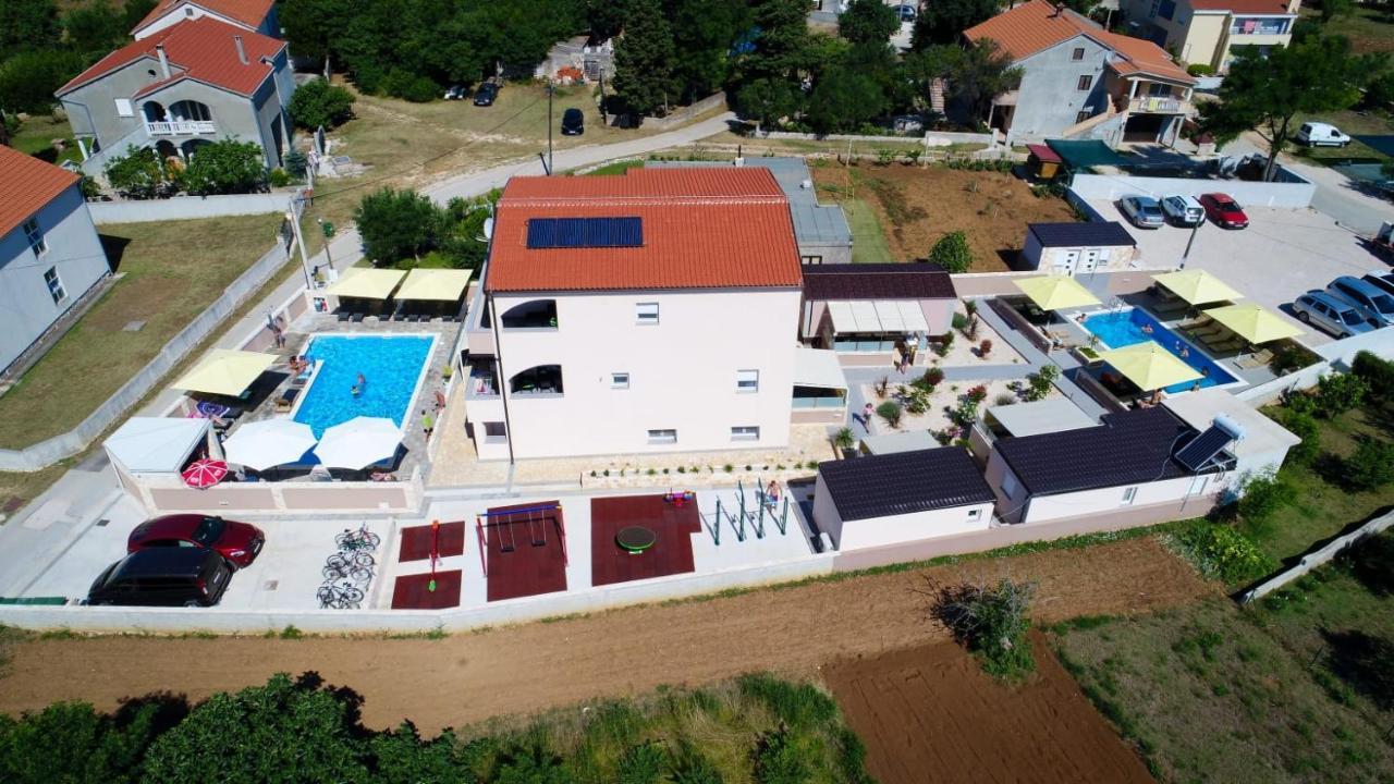 Apartments Julijana 2 プリヴラカ エクステリア 写真