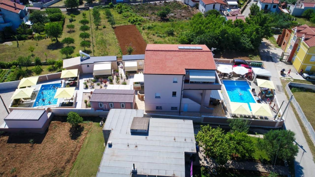 Apartments Julijana 2 プリヴラカ エクステリア 写真
