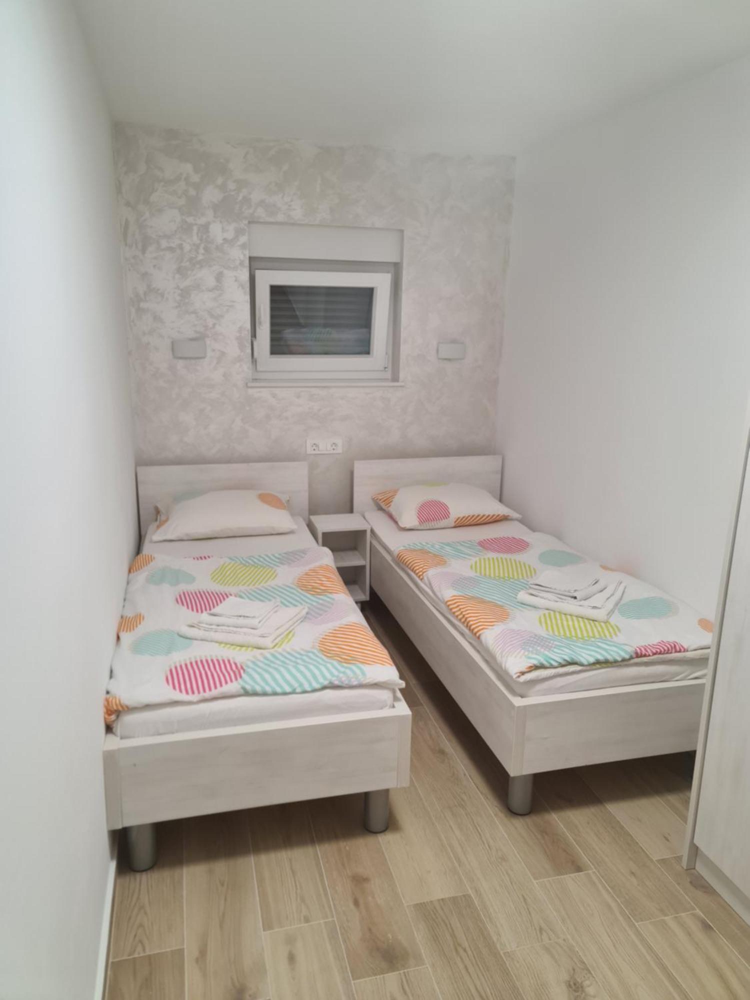 Apartments Julijana 2 プリヴラカ エクステリア 写真