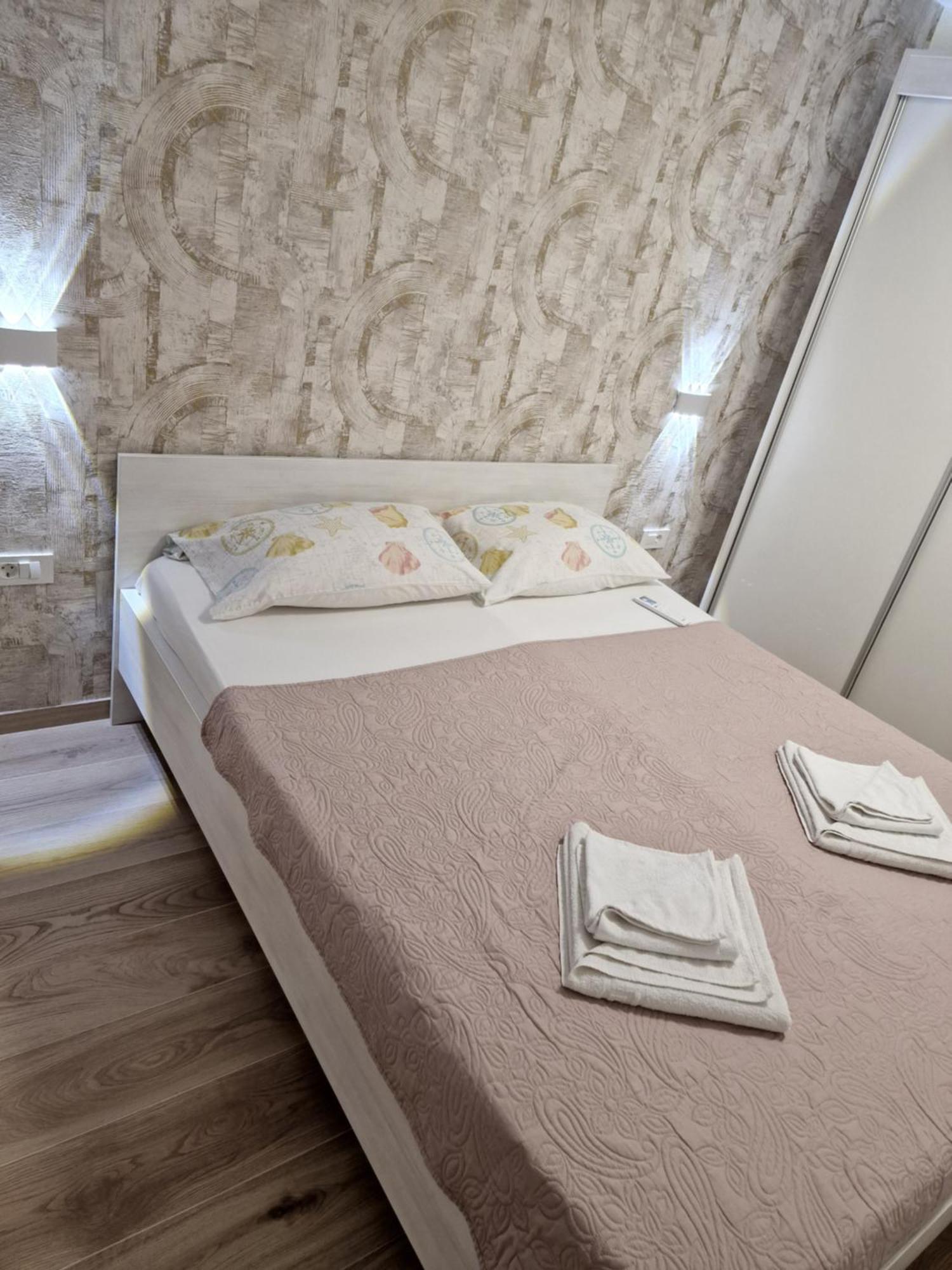 Apartments Julijana 2 プリヴラカ エクステリア 写真