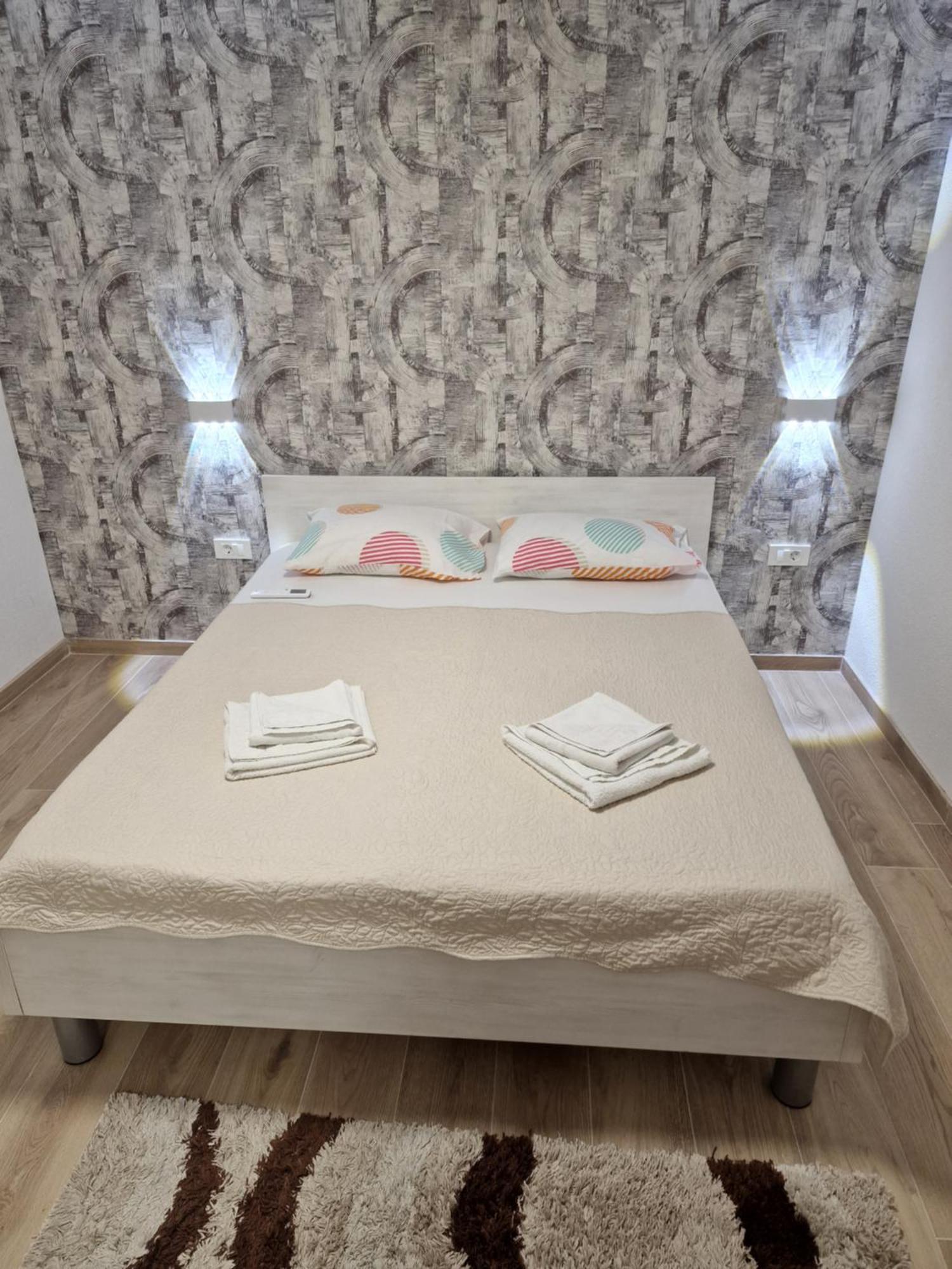 Apartments Julijana 2 プリヴラカ エクステリア 写真